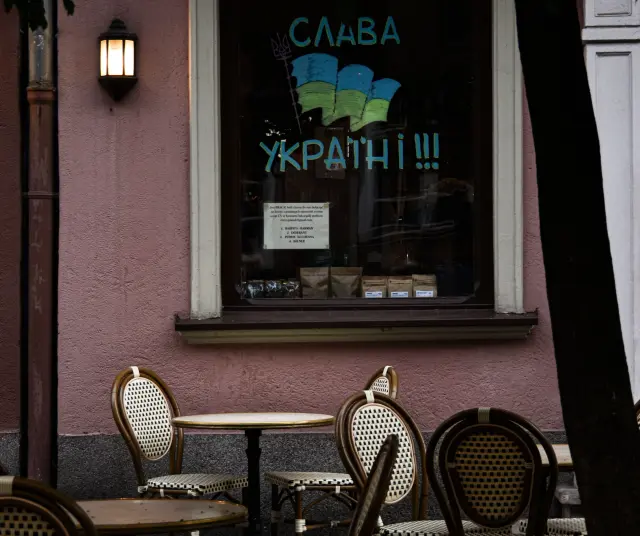ukrainis-horeka-sektori-rogor-mushaobs-restornebis-biznesi-mimdinare-omis-fonze