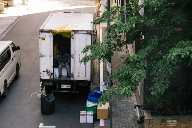 distributsia-horeca-sektorshi-kuchashi-daqrili-mtsvanilidan-standartizebul-logistikamde